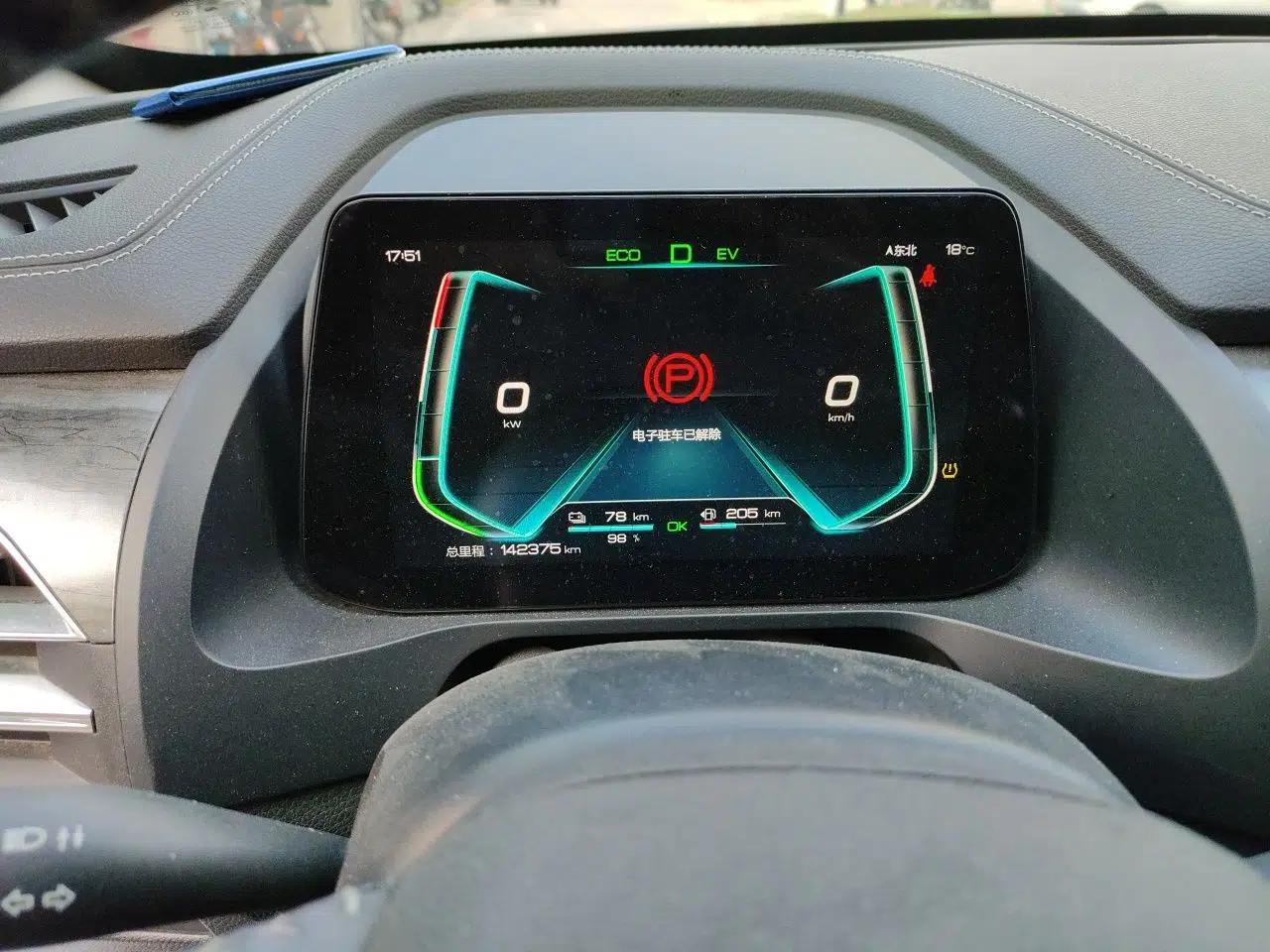 BYD Qin Pro New Energy 2018 DM 1.5TI Automatic Smart Connect Enjoyment Model — миниатюра 12
