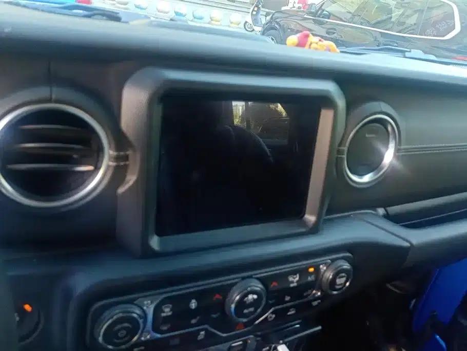 Jeep Wrangler New Energy 2021 Model 4-Door 2.0T 4xe Sahara — миниатюра 13