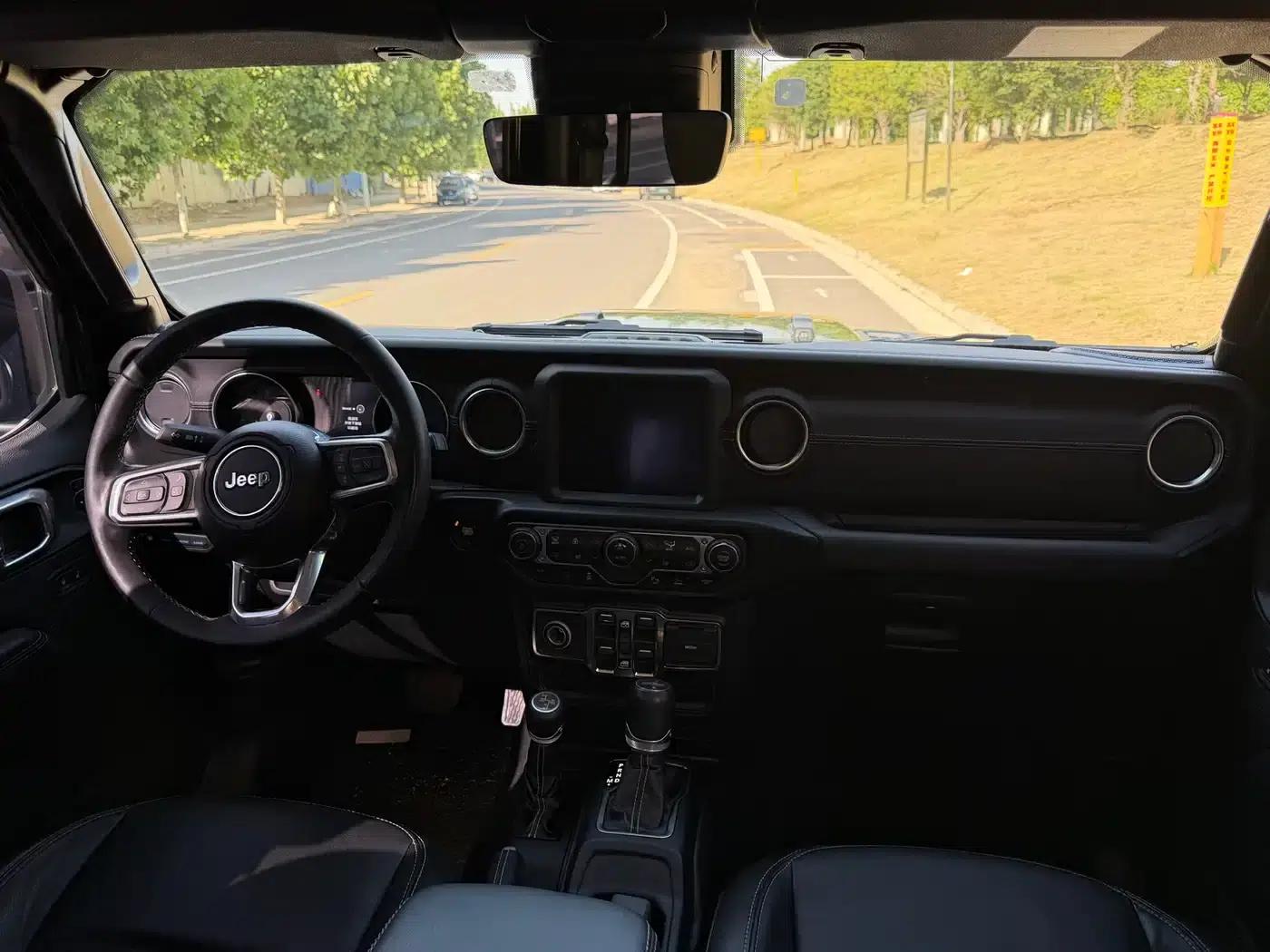 Jeep Wrangler New Energy 2021 Model 4-Door 2.0T 4xe Sahara — миниатюра 11