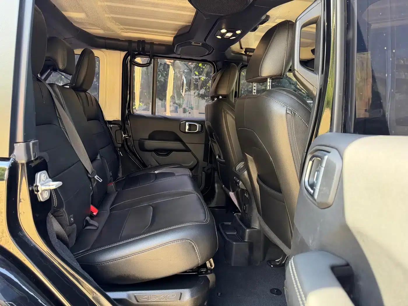 Jeep Wrangler New Energy 2021 Model 4-Door 2.0T 4xe Sahara — миниатюра 9