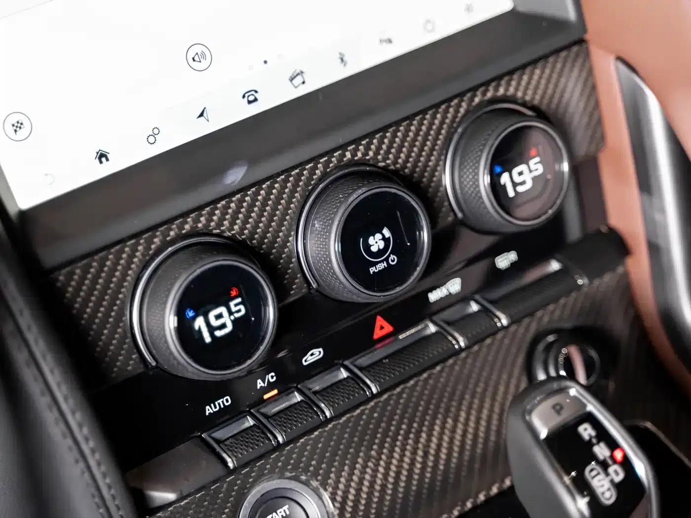 Jaguar F-TYPE 2019 2.0T Hardtop — миниатюра 13