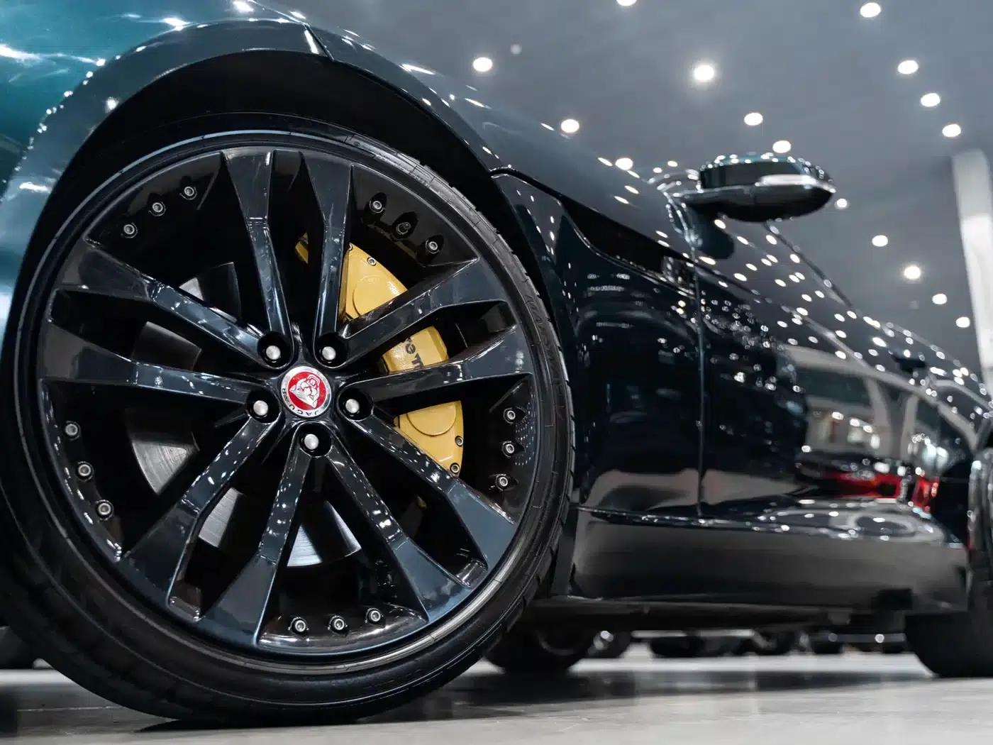 Jaguar F-TYPE 2019 2.0T Hardtop — миниатюра 7