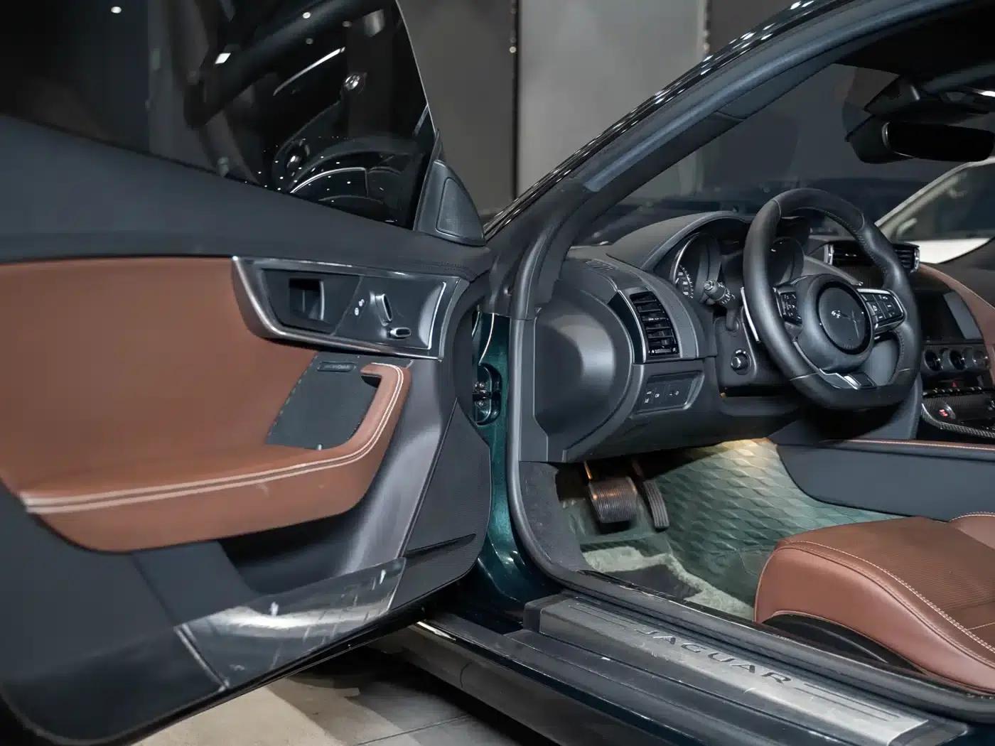 Jaguar F-TYPE 2019 2.0T Hardtop — миниатюра 9