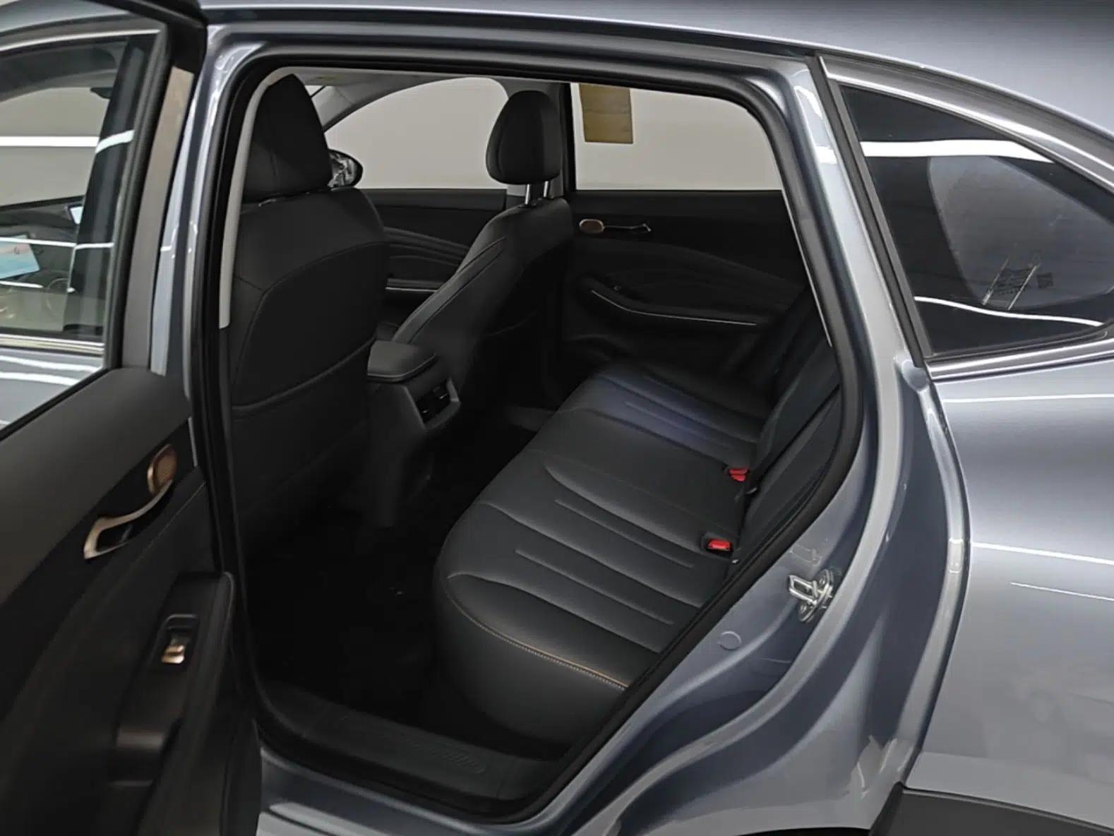 Baojun Yunhai 2026 Model 140km Plug-in Hybrid Standard Edition — миниатюра 19