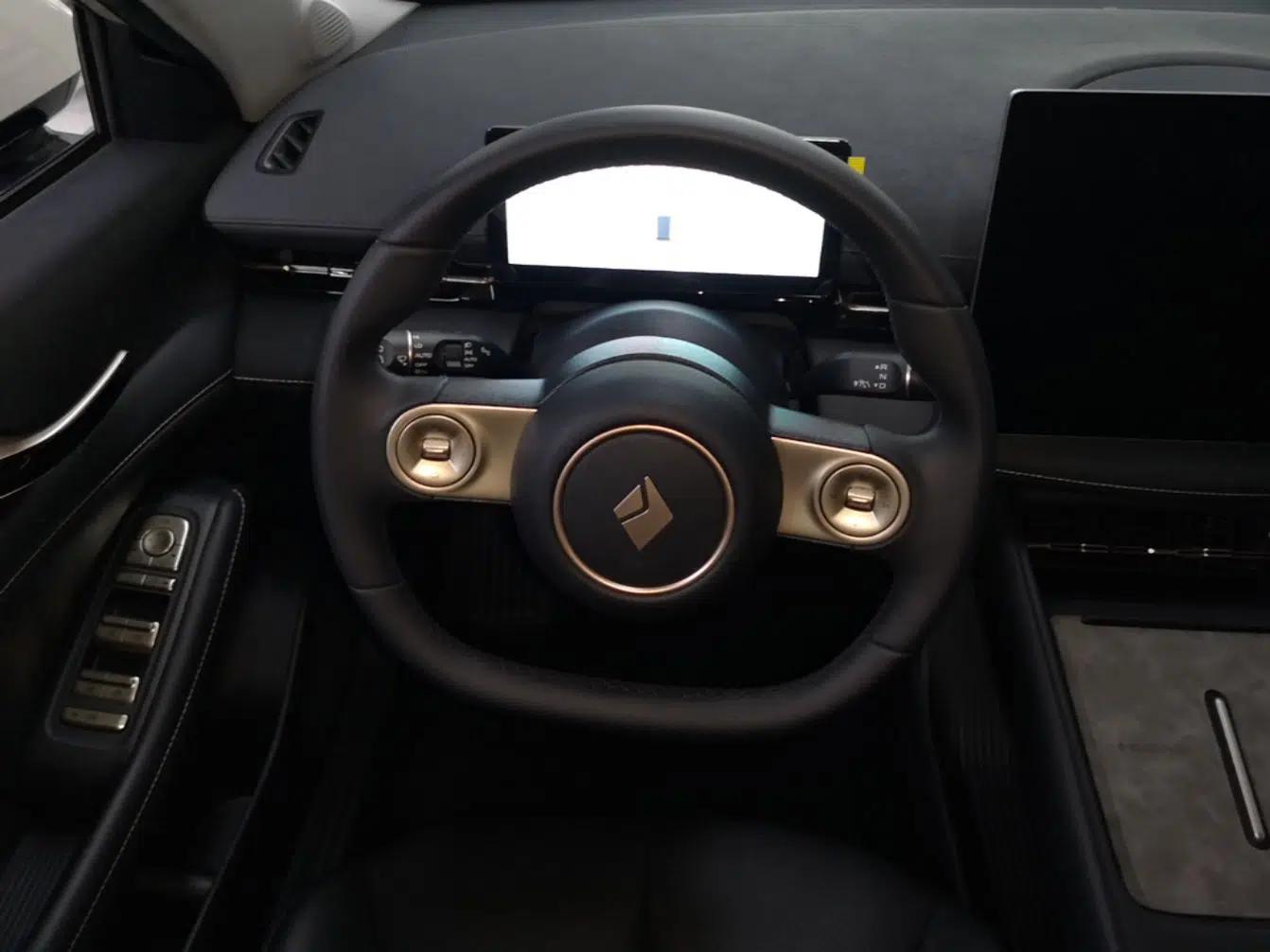Baojun Yunhai 2024 140km Plug-in Hybrid Version — миниатюра 13