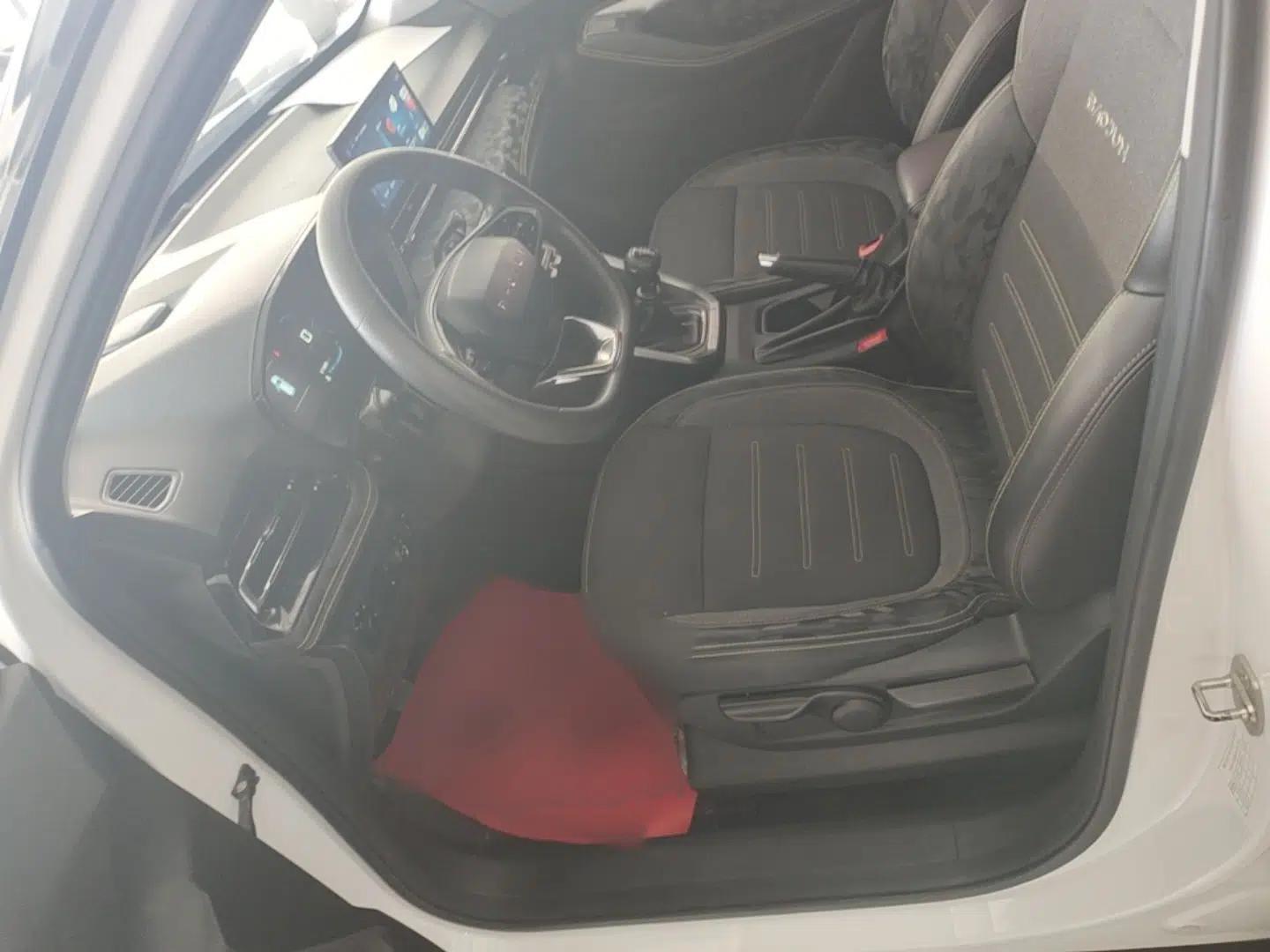 Baojun RS-3 2020 1.5L Manual Smart Elite Edition — миниатюра 17