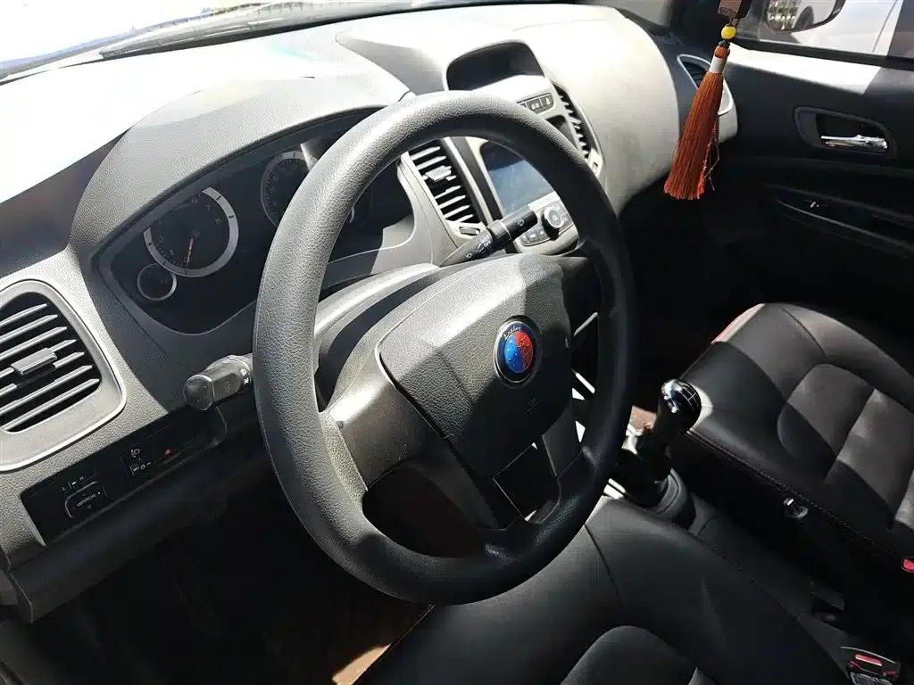 King Kong 2015 Sedan 1.5L Manual Super Comfort Edition — миниатюра 3