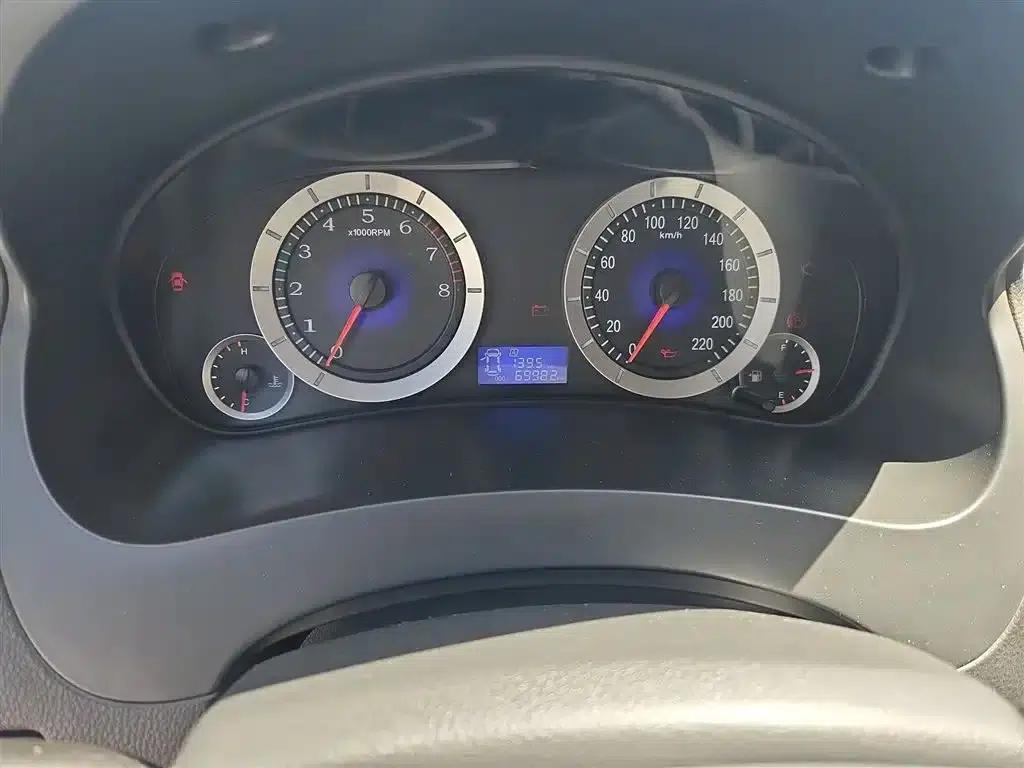 King Kong 2015 Sedan 1.5L Manual Super Comfort Edition — миниатюра 4