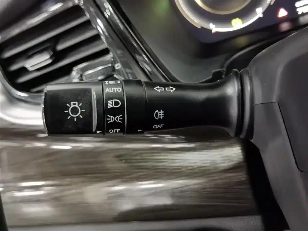 Geely Borui New Energy 2018 1.5T PHEV Premium Edition — миниатюра 21