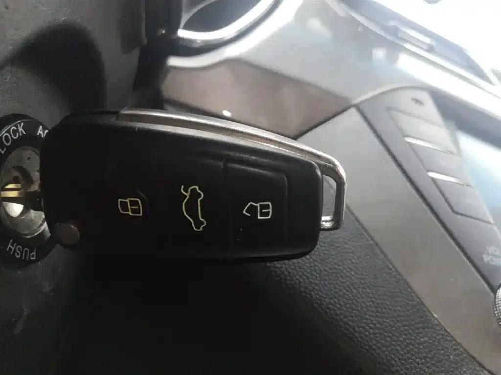 Refine S2 2015 1.5L Manual Deluxe Smart Edition — миниатюра 9