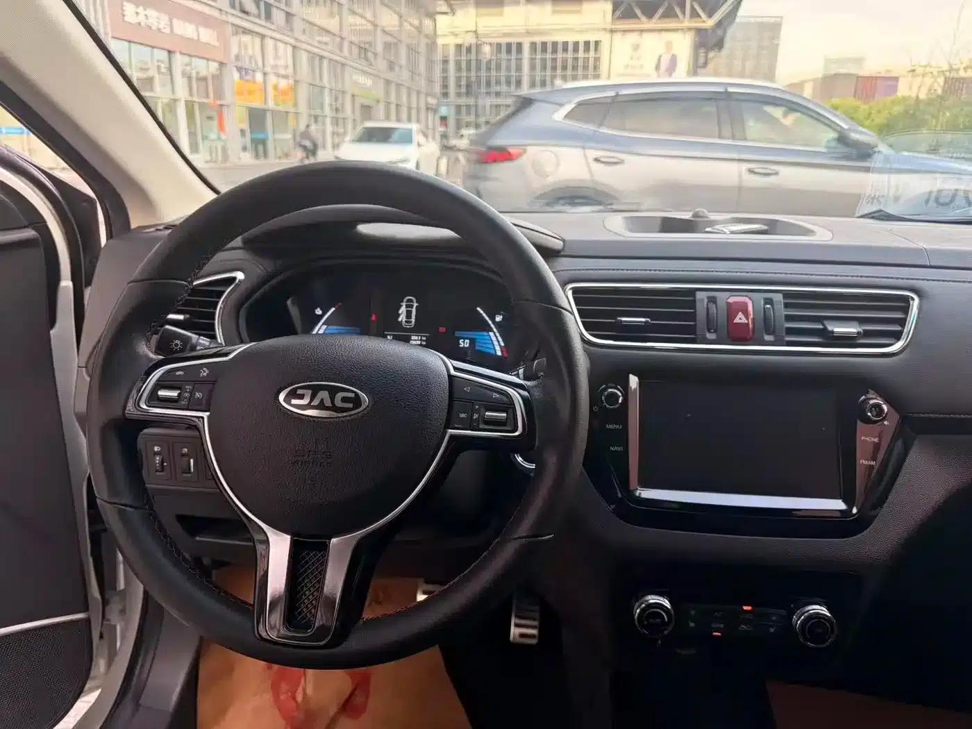 JAC iEV7S 2019 Luxury Smart Premium Edition — миниатюра 11