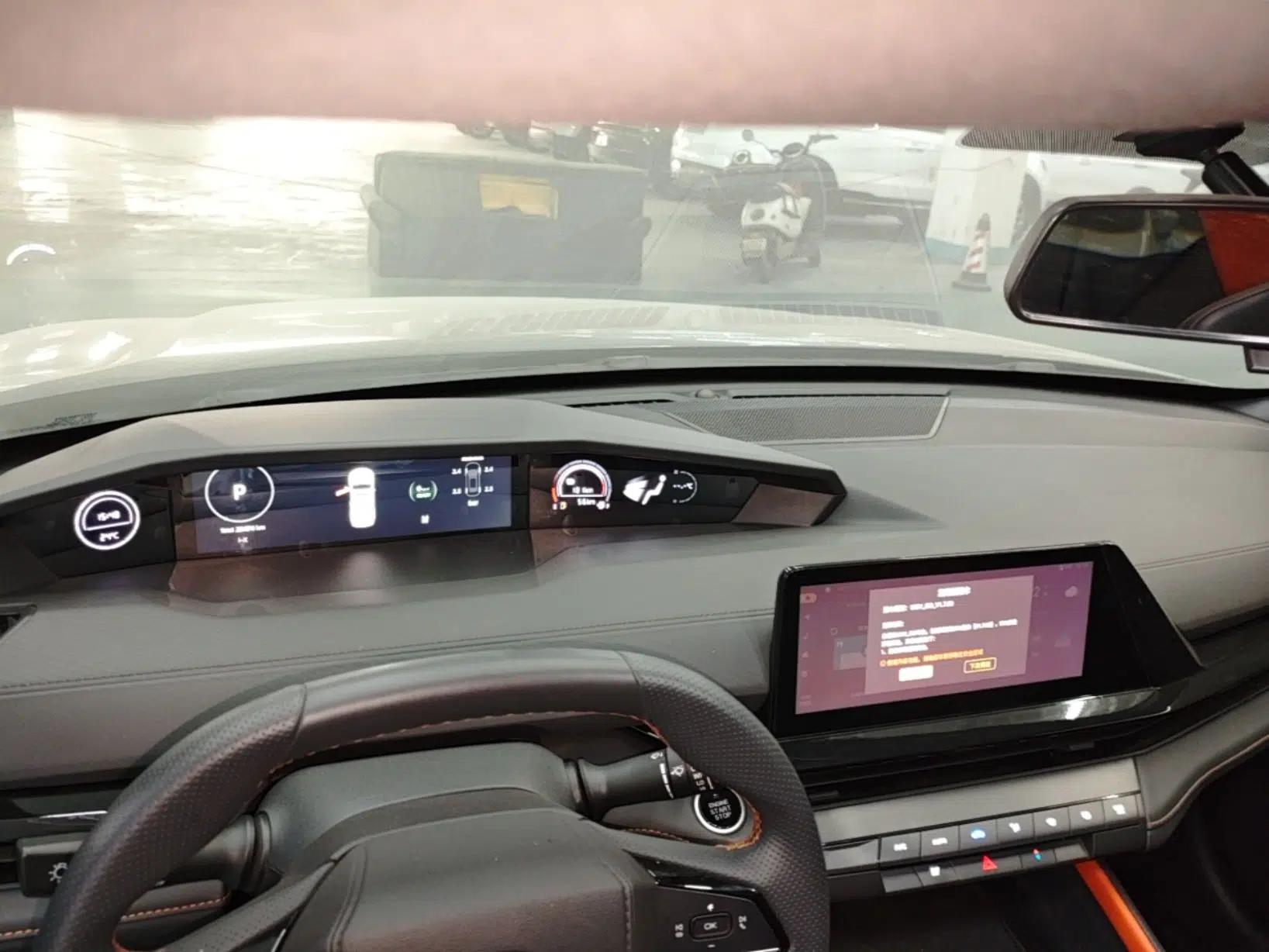 CHANGAN UNI-V iDD 2023 ZhiDian iDD 1.5T 113km Smart & Fun Version — миниатюра 12