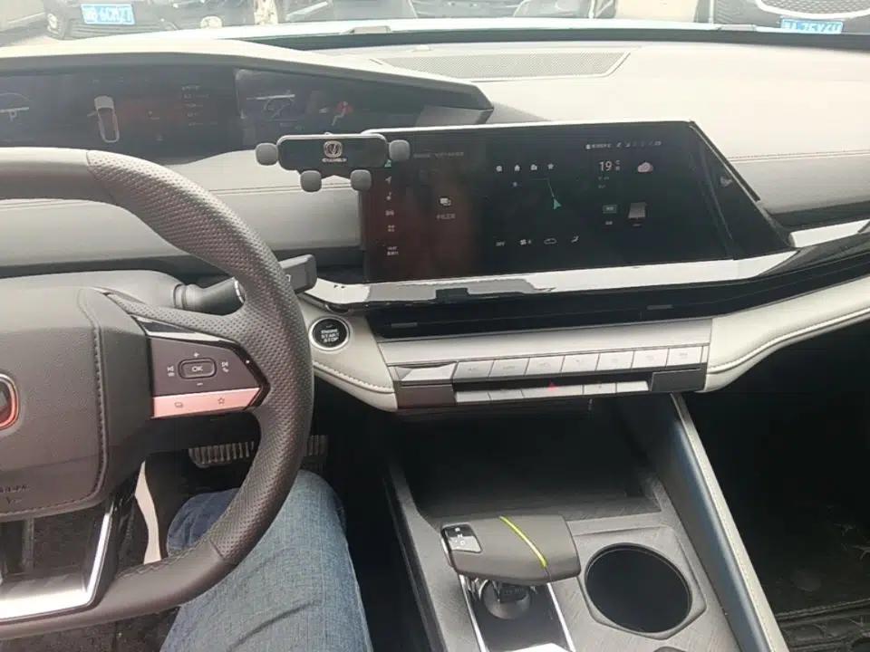 CHANGAN UNI-V iDD 2023 ZhiDian iDD 1.5T 113km Smart & Fun Version — миниатюра 13