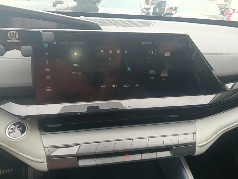 CHANGAN UNI-V iDD 2023 ZhiDian iDD 1.5T 113km Smart & Fun Version — миниатюра 16