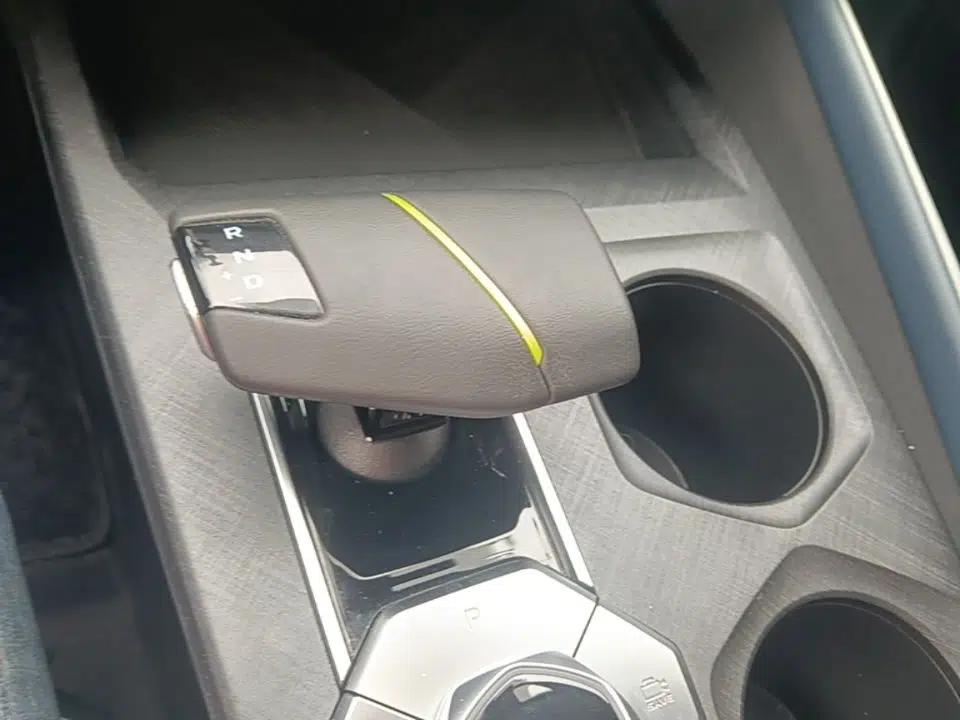 CHANGAN UNI-V iDD 2023 ZhiDian iDD 1.5T 113km Smart & Fun Version — миниатюра 17