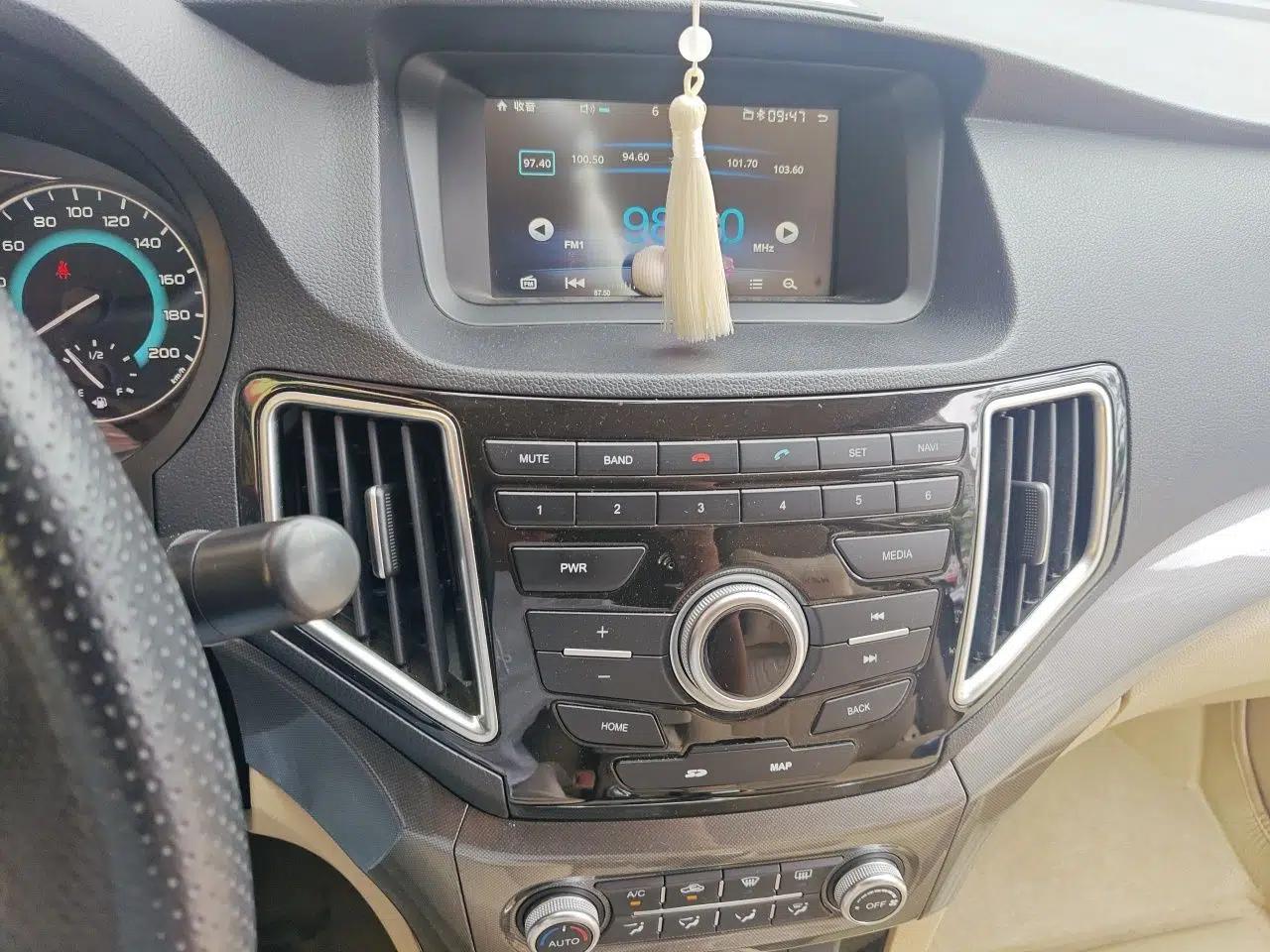 Great Wall C30 2015 1.5L AMT Elite Model — миниатюра 14