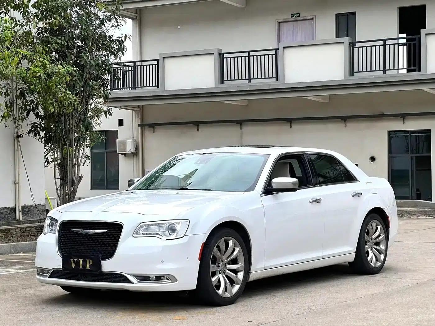 2016 Chrysler 300C Imported Model 3.0L Super Edition — миниатюра 1