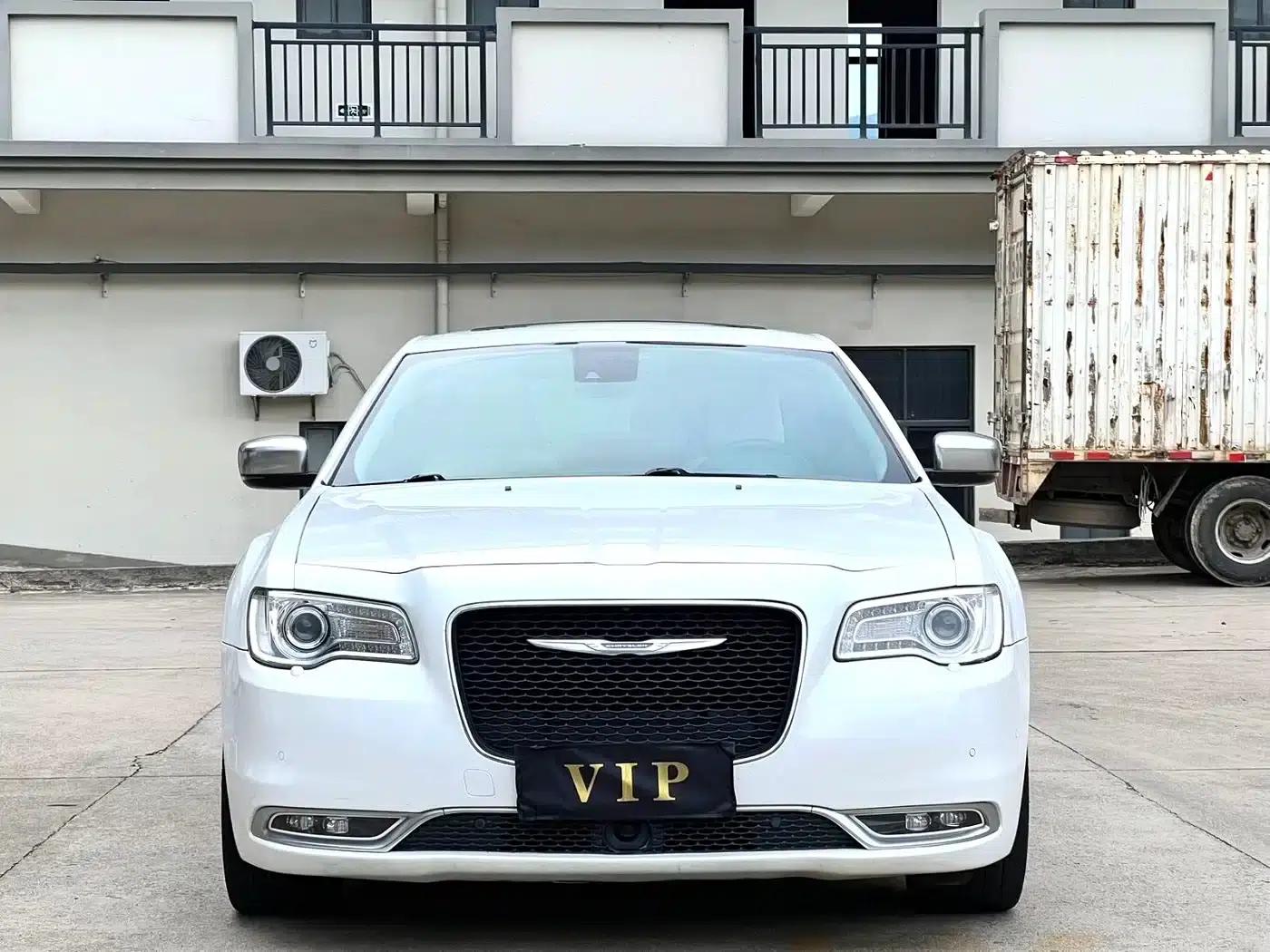 2016 Chrysler 300C Imported Model 3.0L Super Edition — миниатюра 2