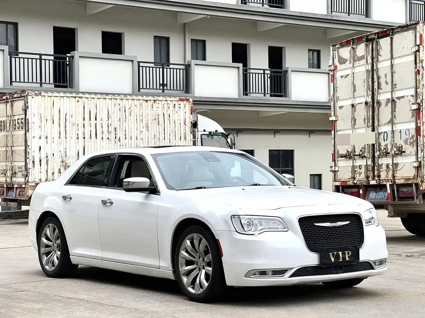 2016 Chrysler 300C Imported Model 3.0L Super Edition — миниатюра 3