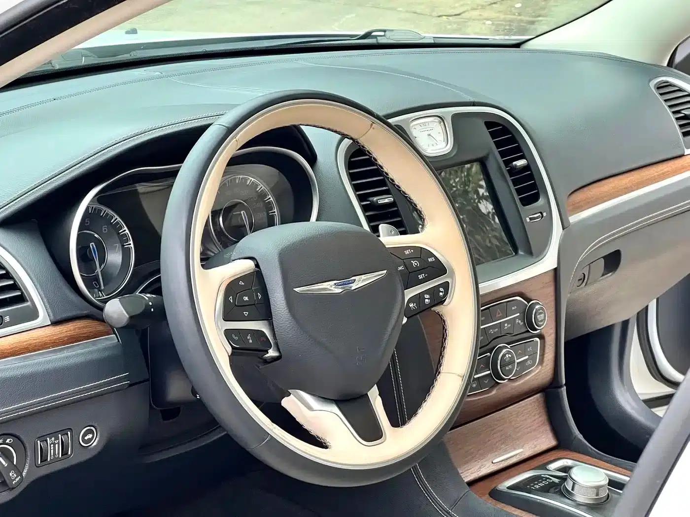 2016 Chrysler 300C Imported Model 3.0L Super Edition — миниатюра 5