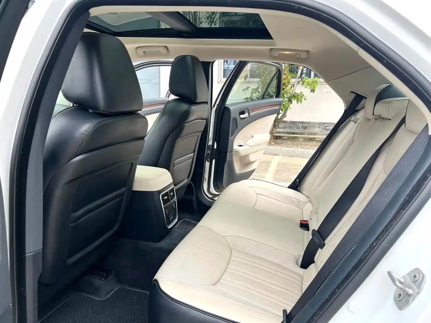 2016 Chrysler 300C Imported Model 3.0L Super Edition — миниатюра 7