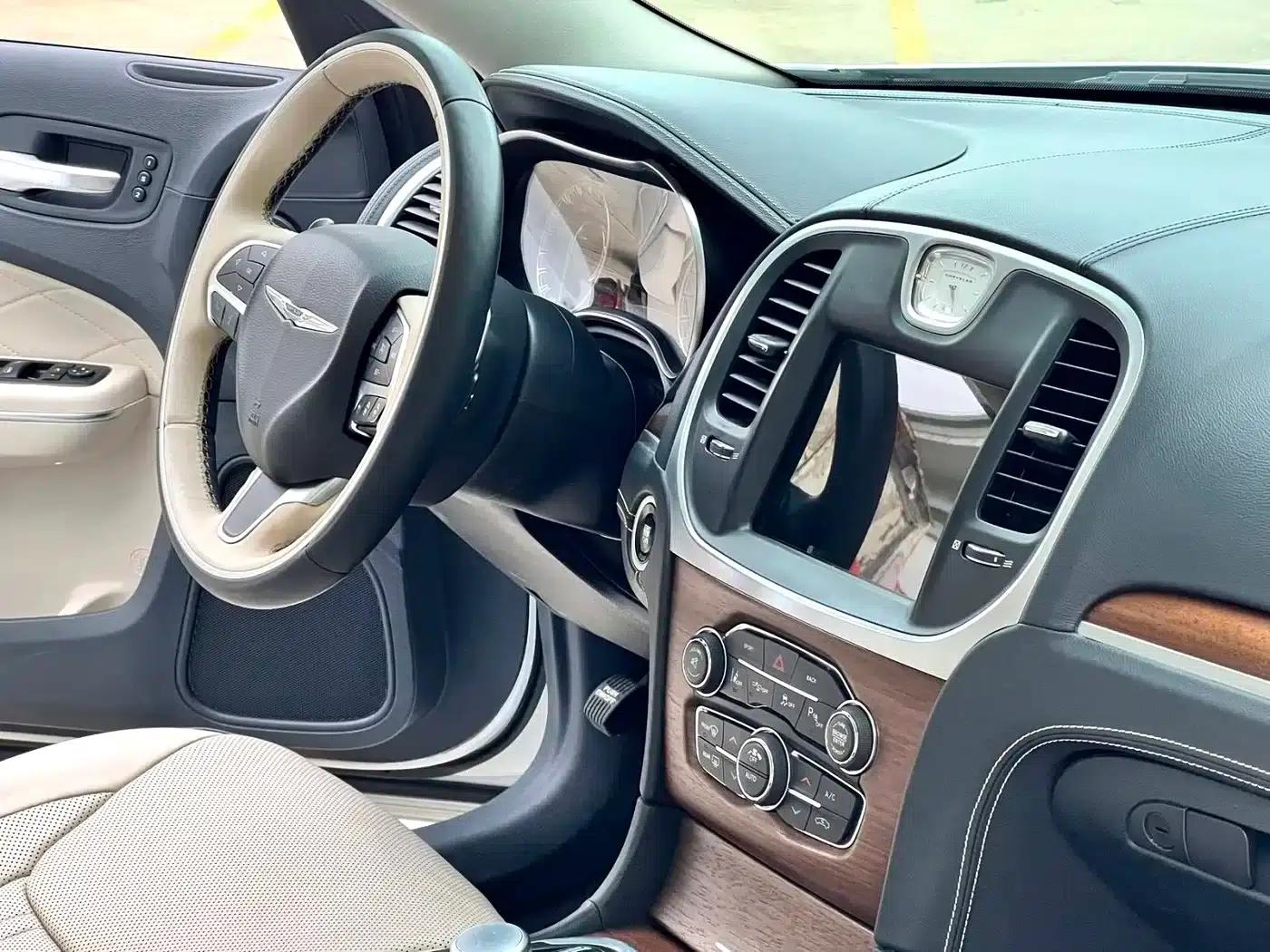2016 Chrysler 300C Imported Model 3.0L Super Edition — миниатюра 8