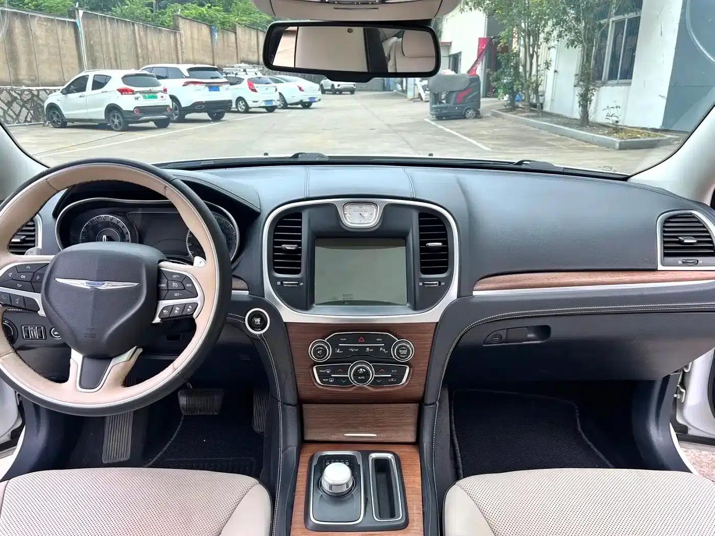 2016 Chrysler 300C Imported Model 3.0L Super Edition — миниатюра 9