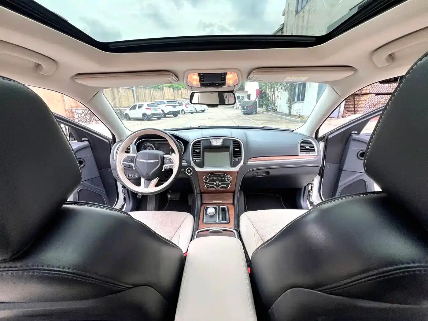 2016 Chrysler 300C Imported Model 3.0L Super Edition — миниатюра 10