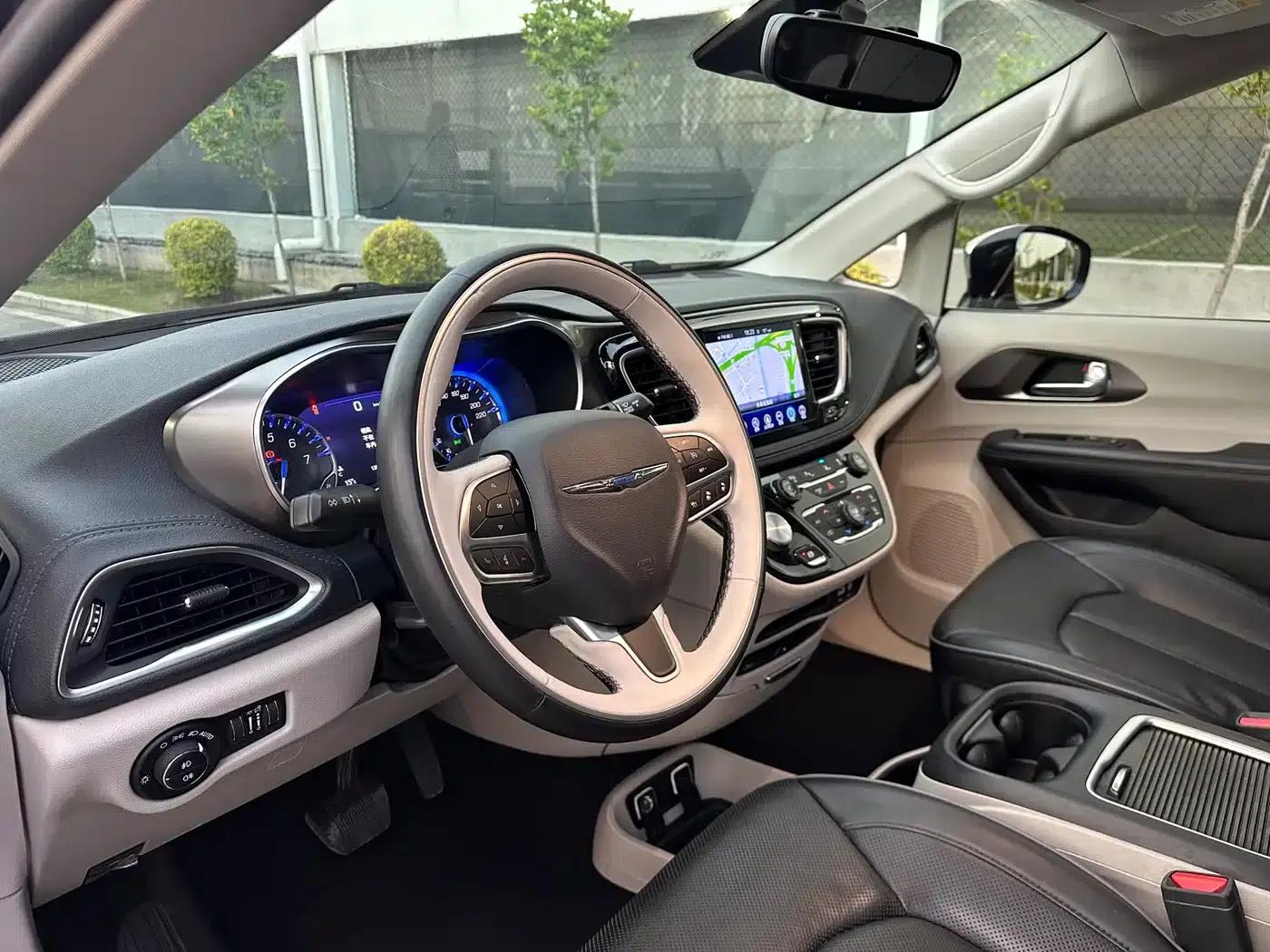 2017 Imported Grand Voyager 3.6L Premium Edition — миниатюра 11