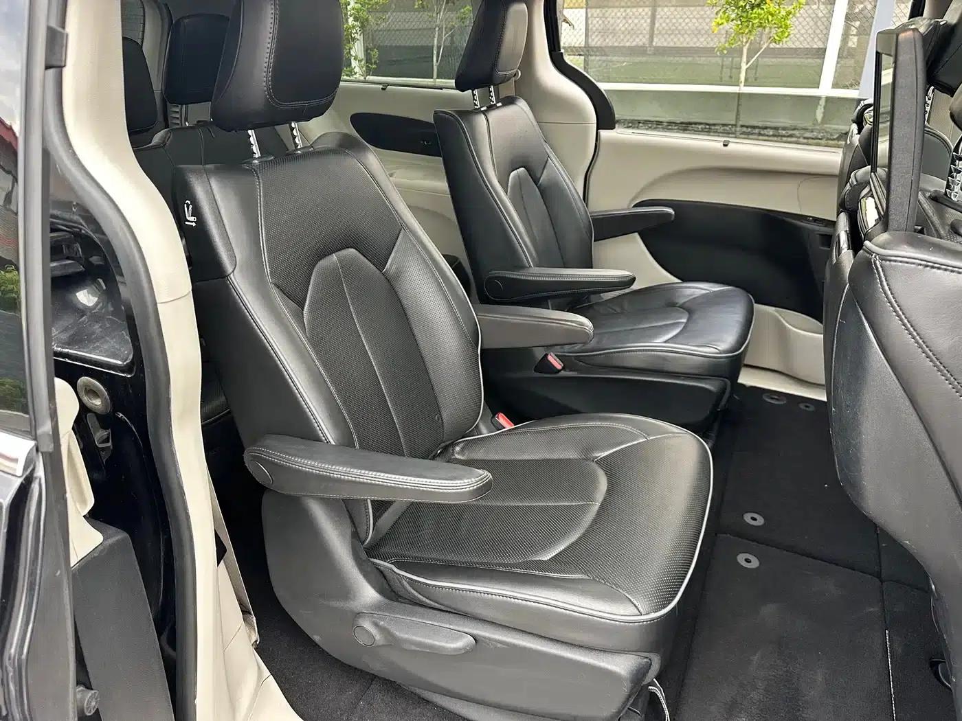 2017 Imported Grand Voyager 3.6L Premium Edition — миниатюра 19