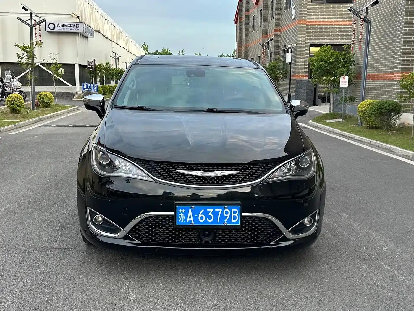 2017 Imported Grand Voyager 3.6L Premium Edition — миниатюра 3