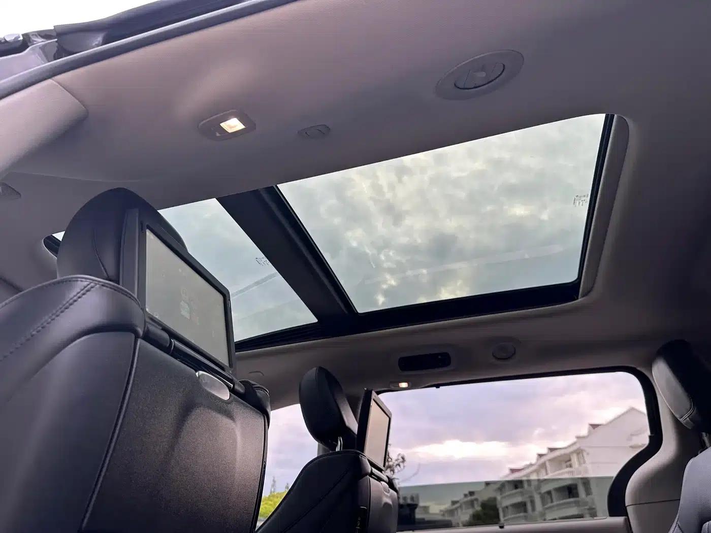 2017 Imported Grand Voyager 3.6L Premium Edition — миниатюра 22