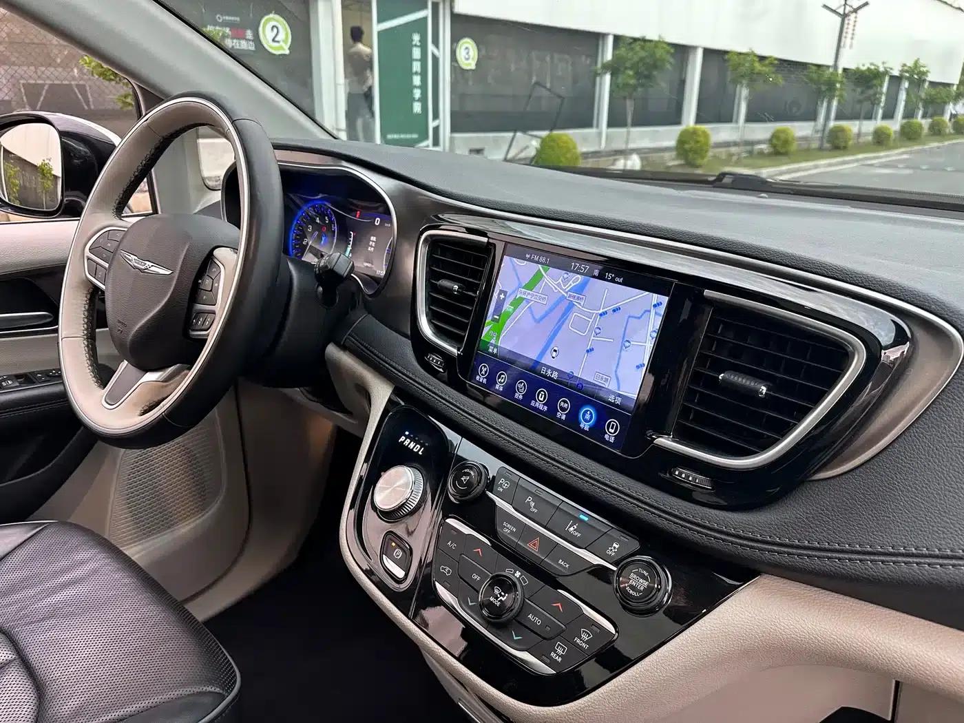 2017 Imported Grand Voyager 3.6L Premium Edition — миниатюра 29