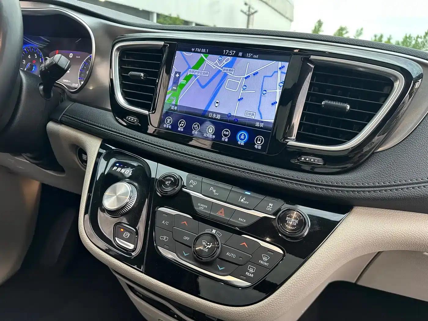 2017 Imported Grand Voyager 3.6L Premium Edition — миниатюра 30