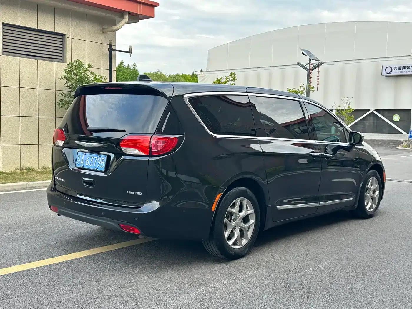 2017 Imported Grand Voyager 3.6L Premium Edition — миниатюра 4