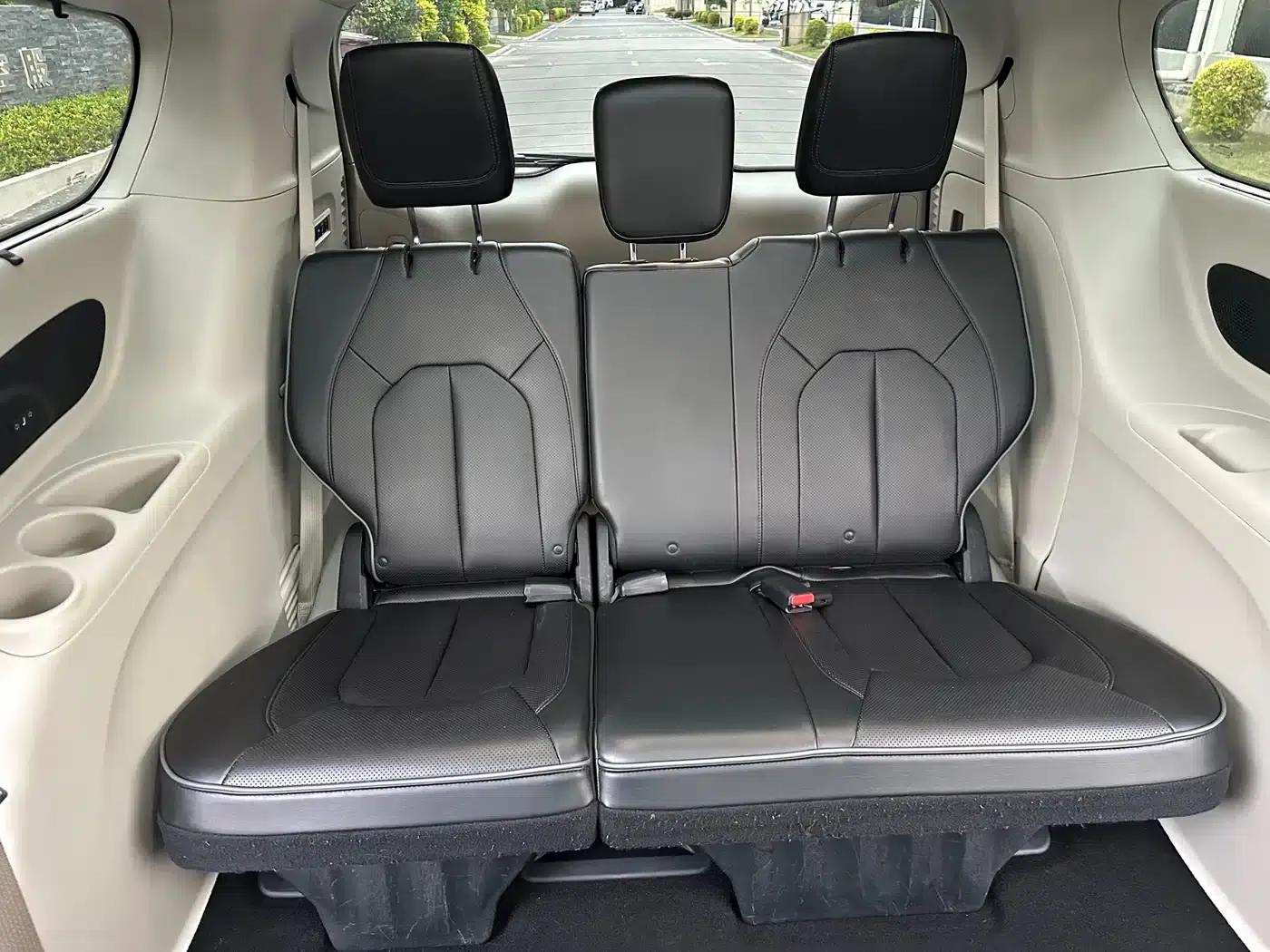 2017 Imported Grand Voyager 3.6L Premium Edition — миниатюра 33