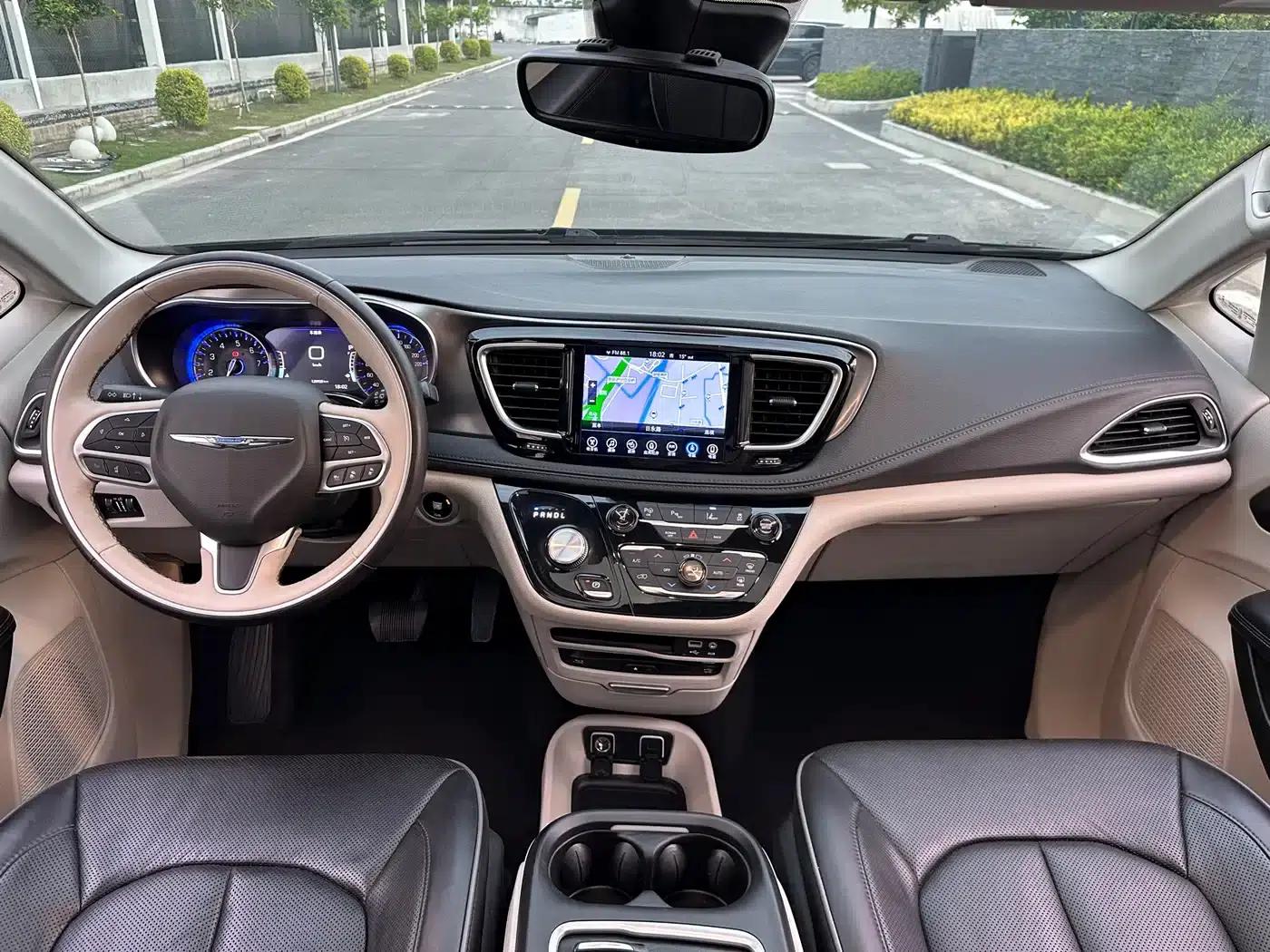 2017 Imported Grand Voyager 3.6L Premium Edition — миниатюра 35