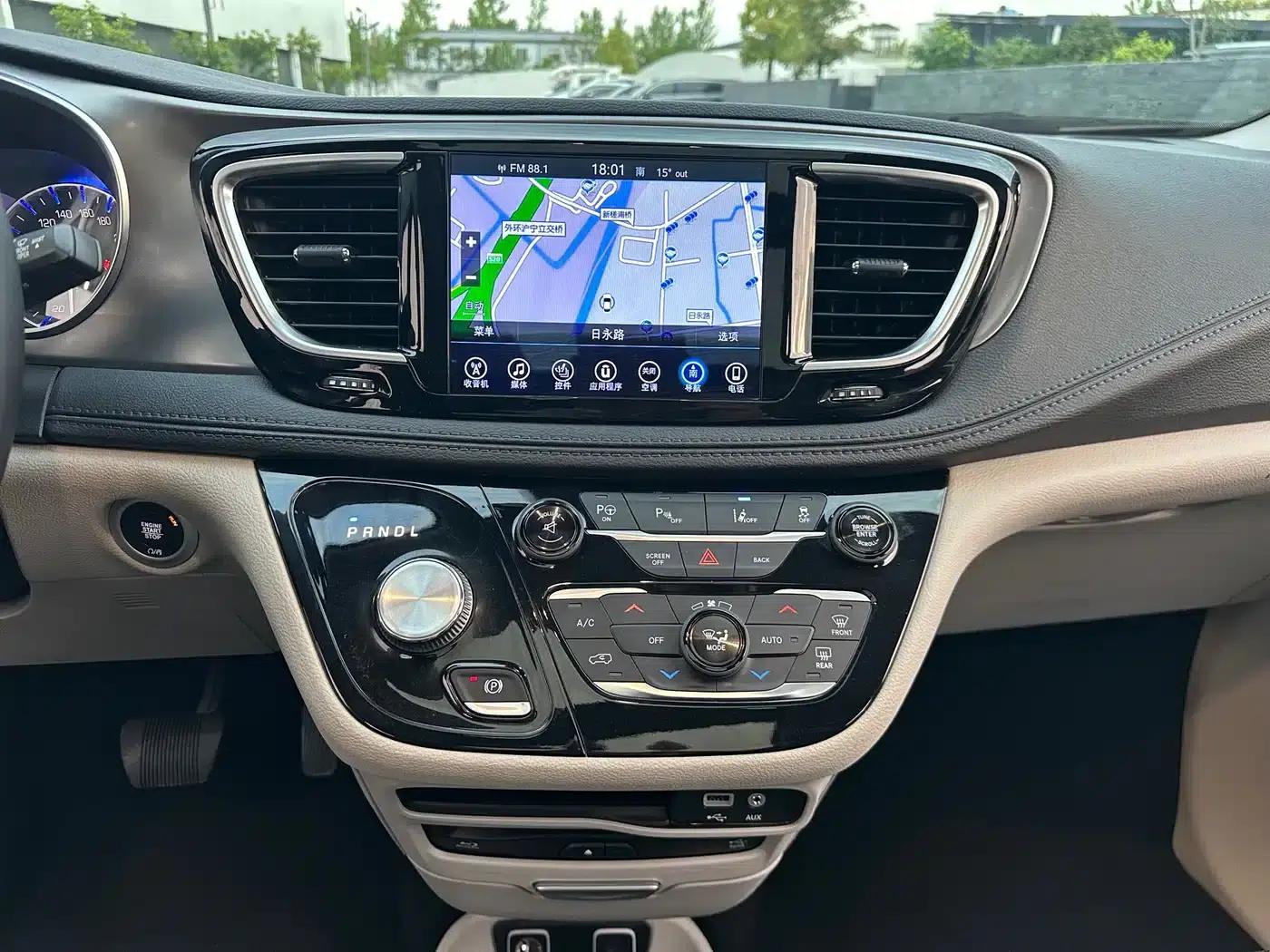 2017 Imported Grand Voyager 3.6L Premium Edition — миниатюра 37