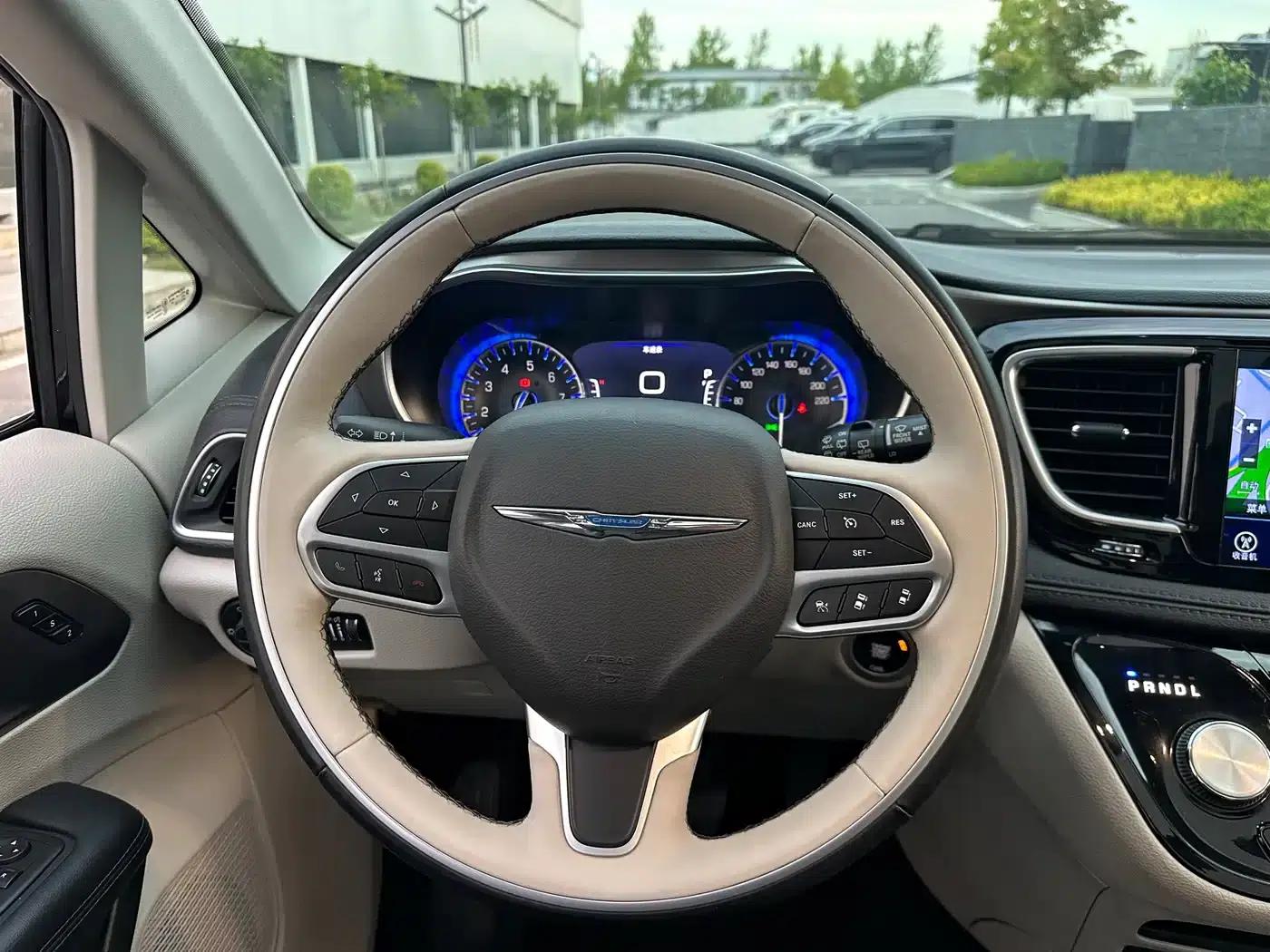 2017 Imported Grand Voyager 3.6L Premium Edition — миниатюра 39