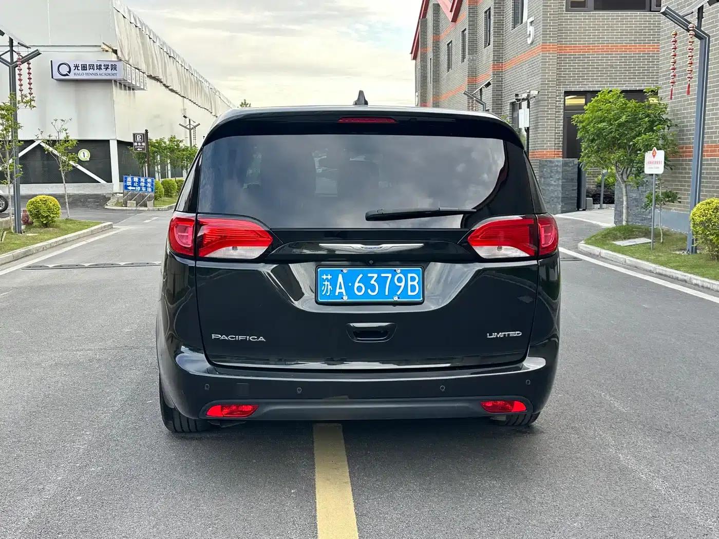 2017 Imported Grand Voyager 3.6L Premium Edition — миниатюра 5