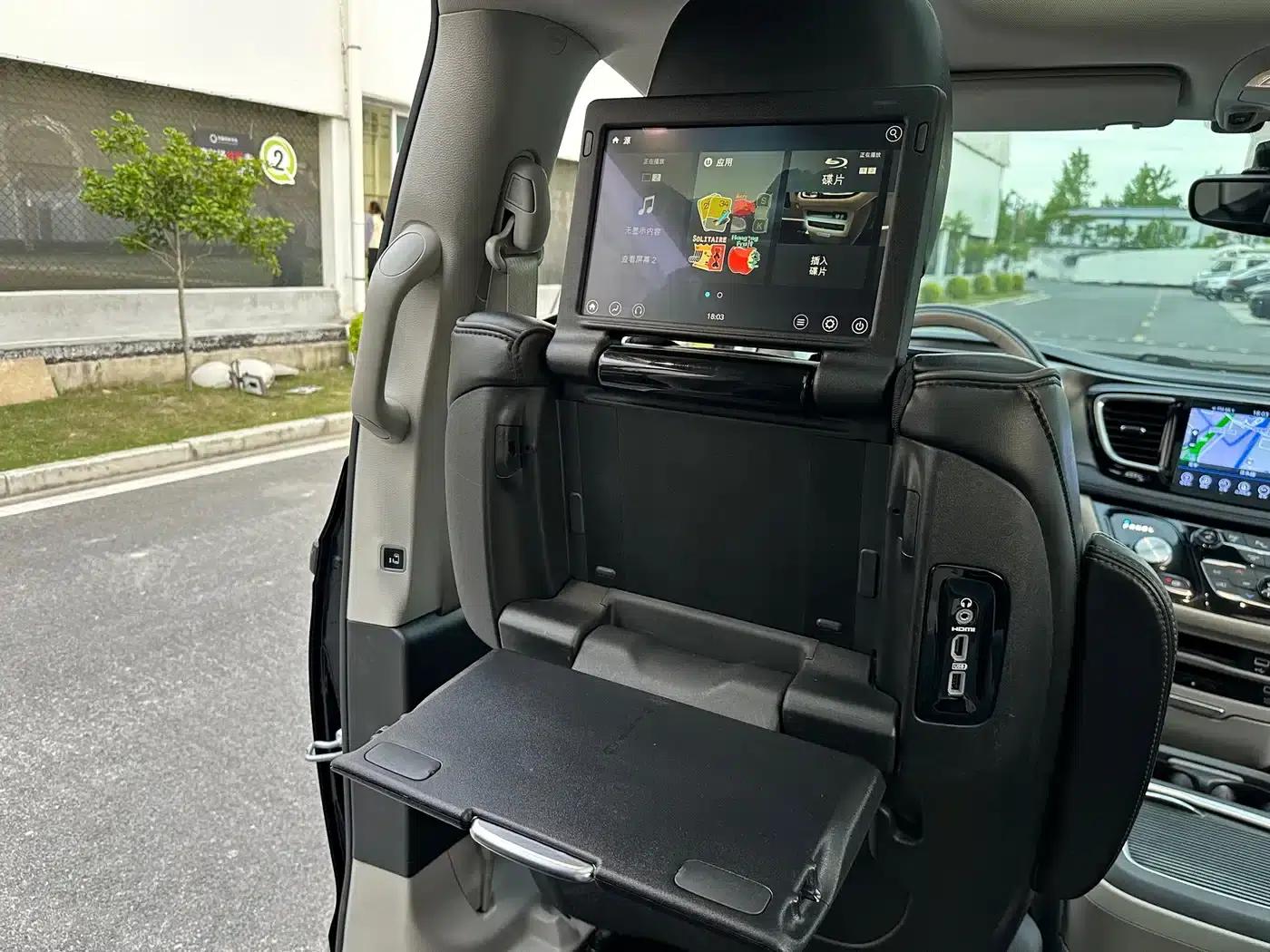 2017 Imported Grand Voyager 3.6L Premium Edition — миниатюра 47