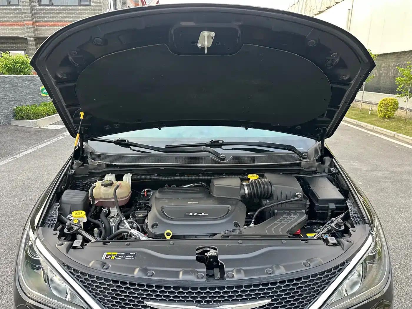 2017 Imported Grand Voyager 3.6L Premium Edition — миниатюра 50