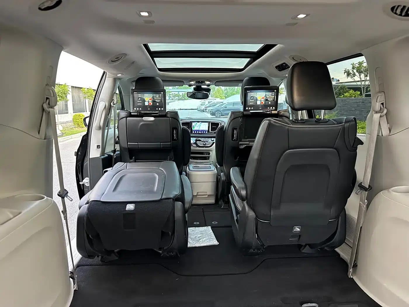 2017 Imported Grand Voyager 3.6L Premium Edition — миниатюра 52