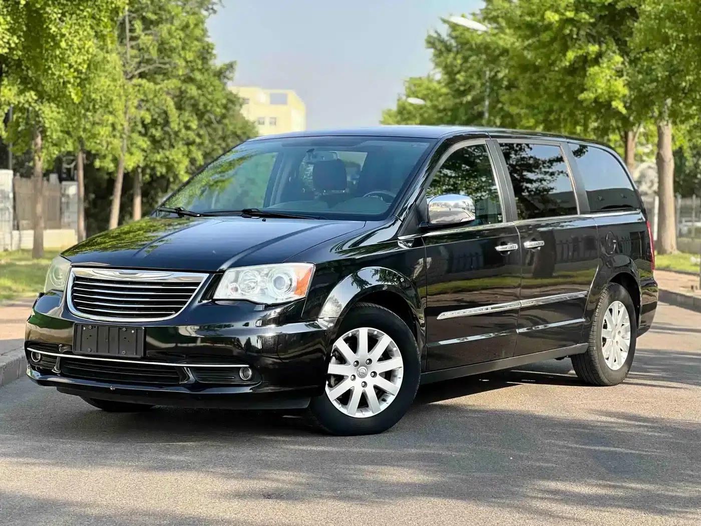 2013 Imported Grand Voyager 3.6L Luxury Edition — миниатюра 1