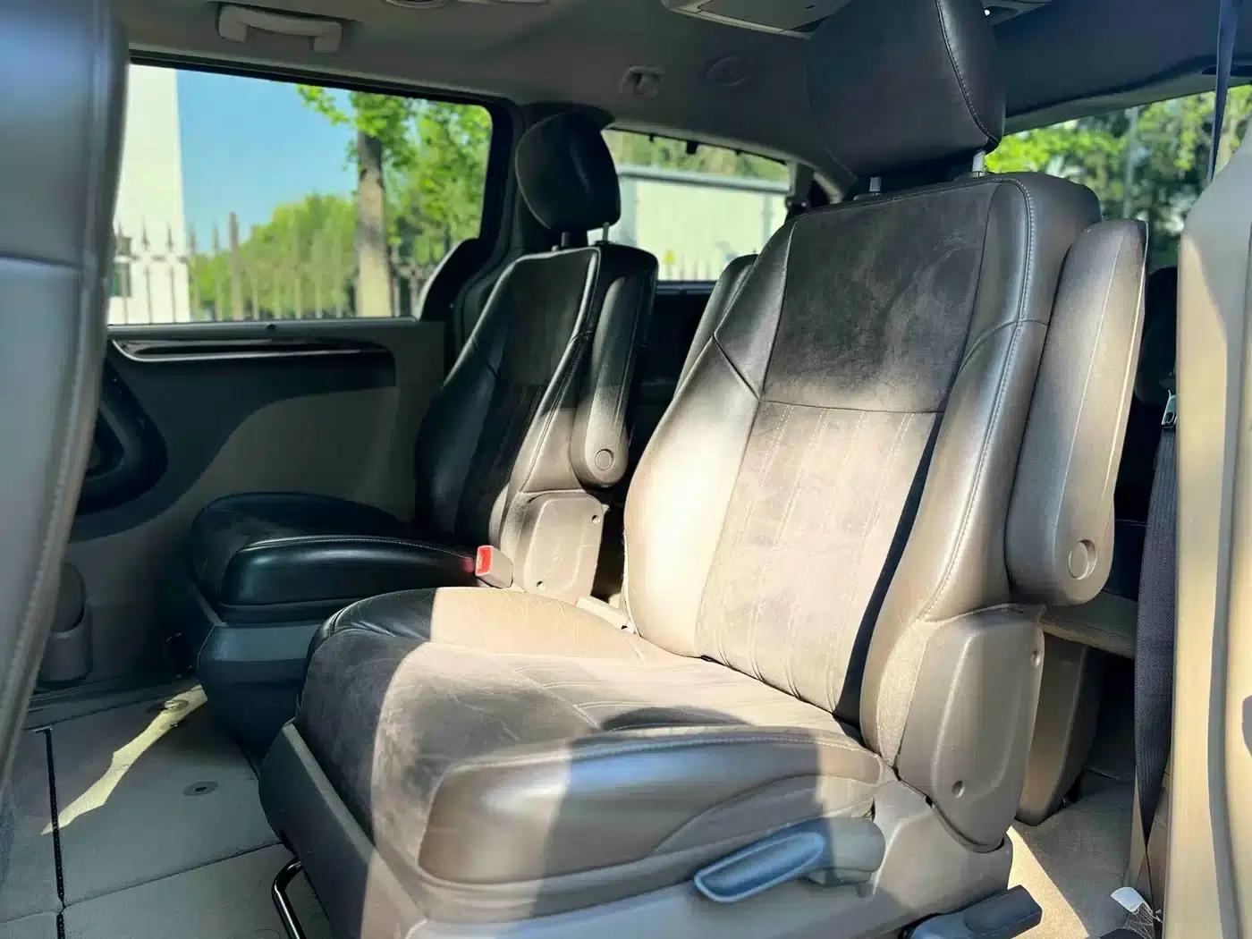 2013 Imported Grand Voyager 3.6L Luxury Edition — миниатюра 19