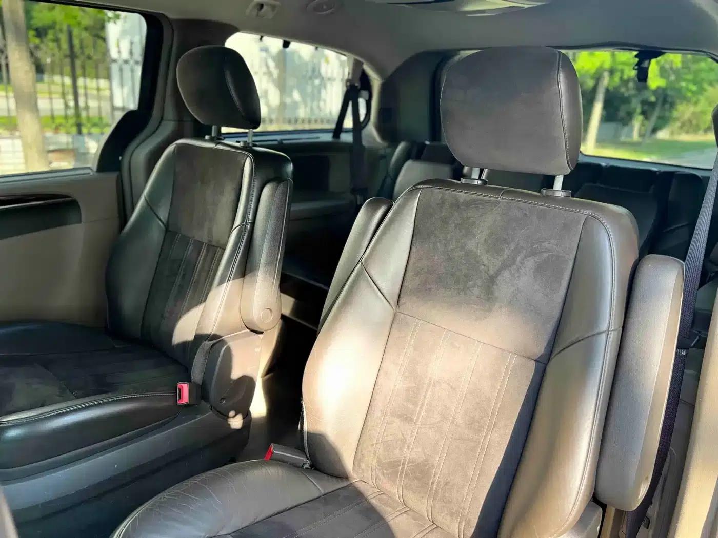 2013 Imported Grand Voyager 3.6L Luxury Edition — миниатюра 20