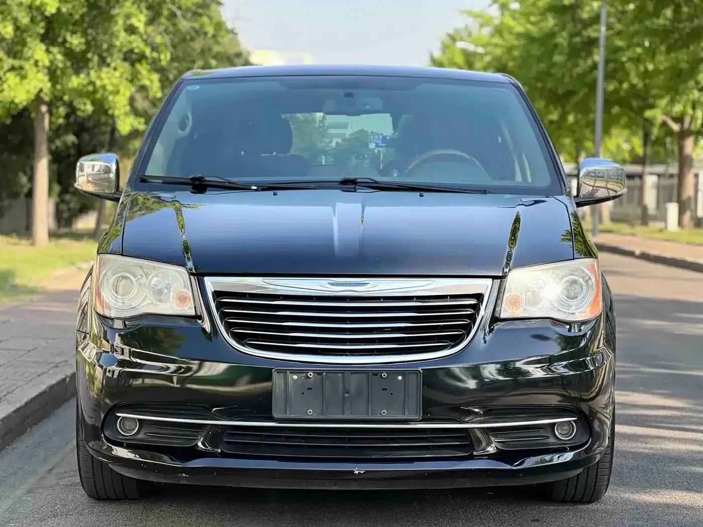 2013 Imported Grand Voyager 3.6L Luxury Edition — миниатюра 3