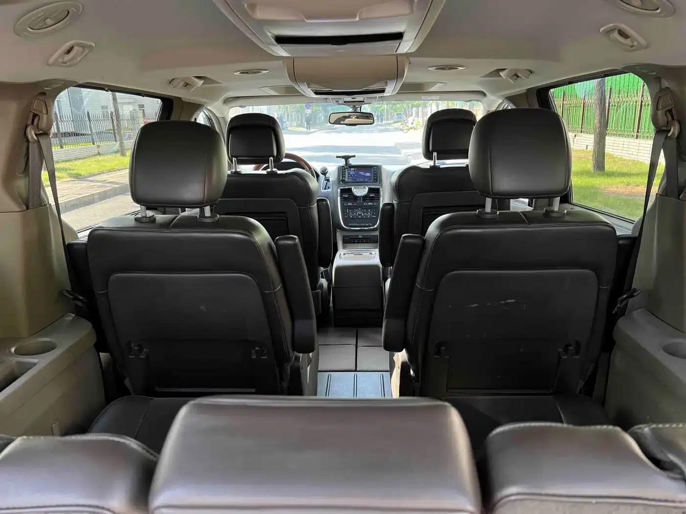 2013 Imported Grand Voyager 3.6L Luxury Edition — миниатюра 27