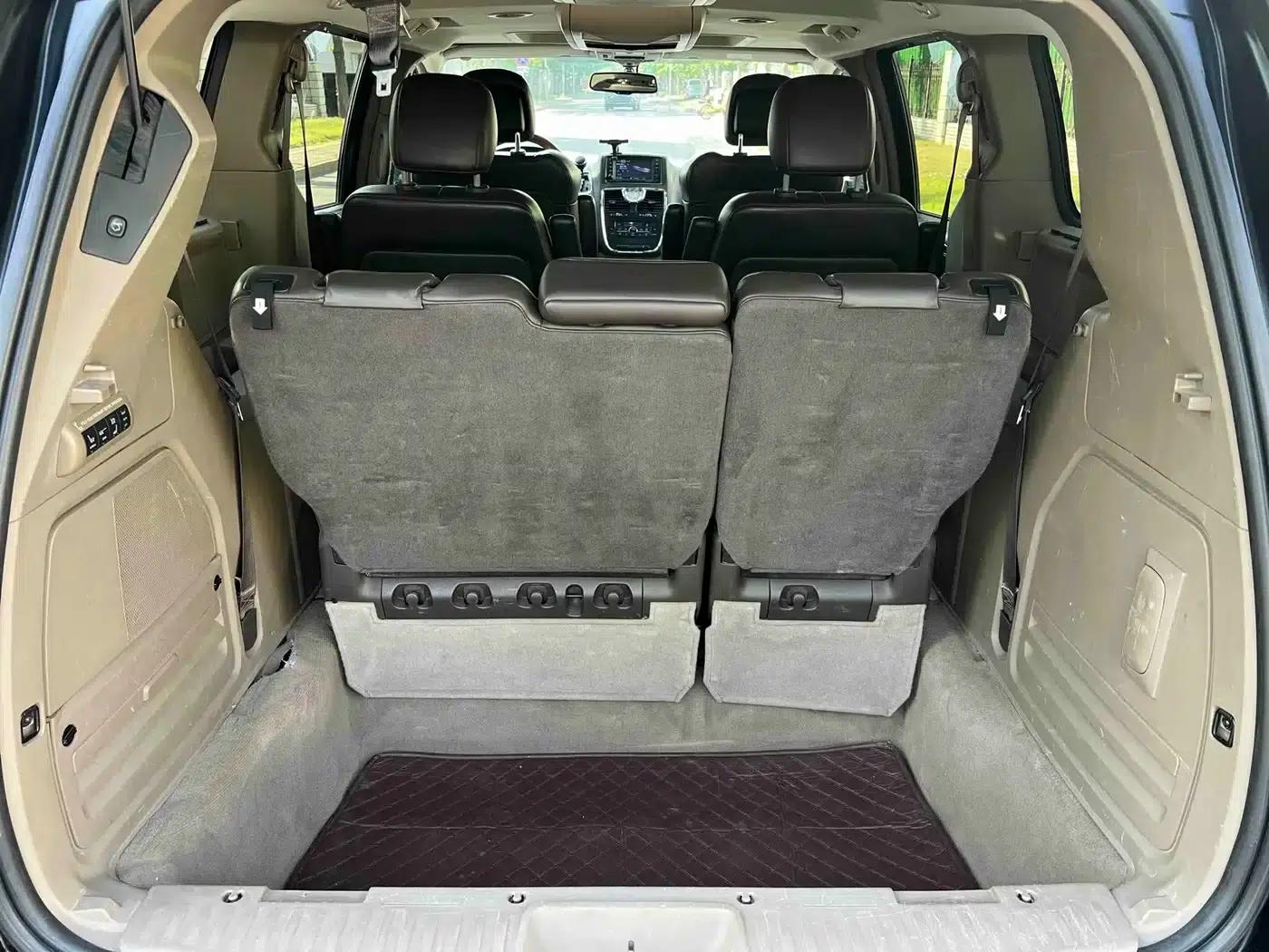 2013 Imported Grand Voyager 3.6L Luxury Edition — миниатюра 28
