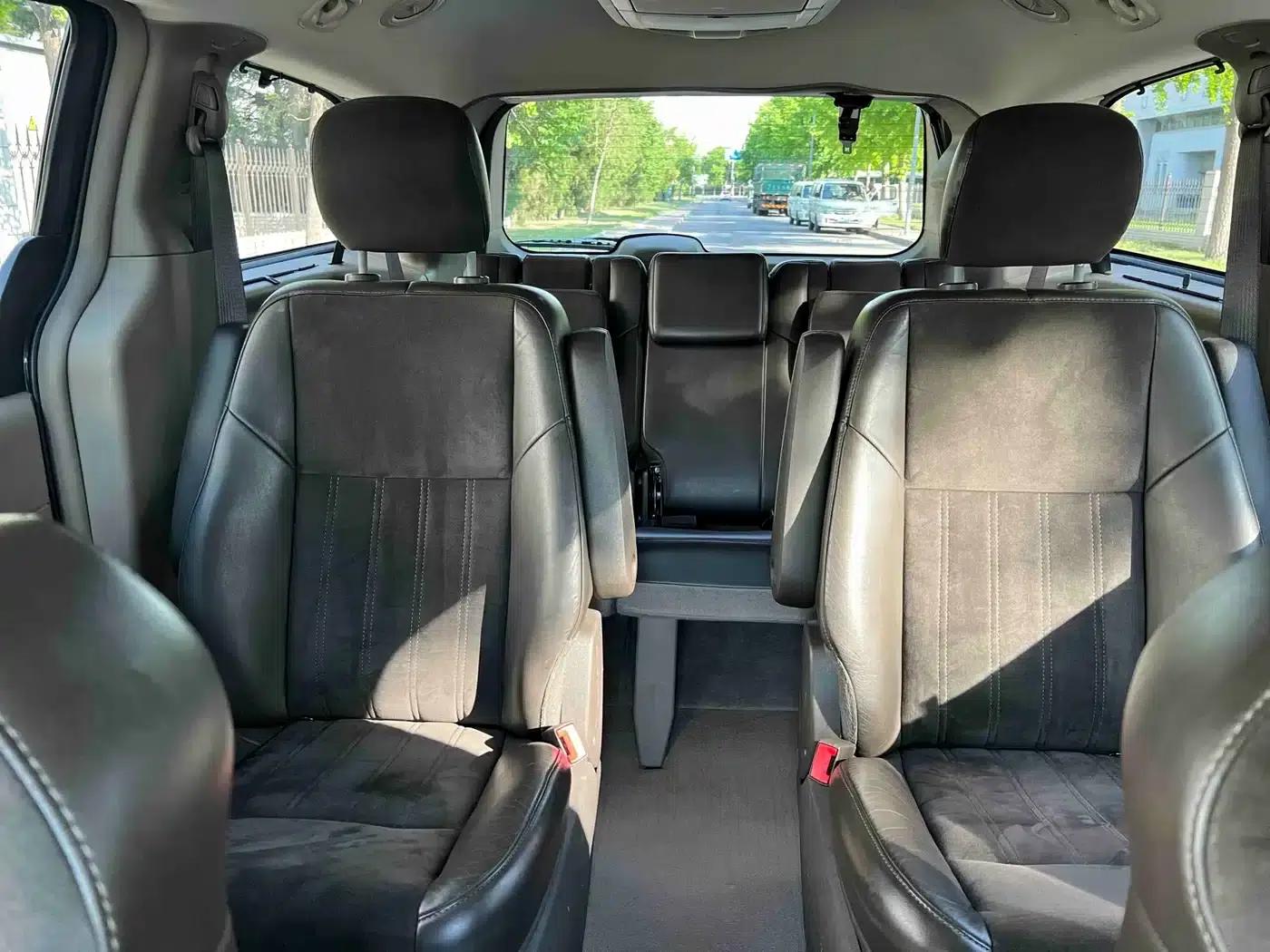 2013 Imported Grand Voyager 3.6L Luxury Edition — миниатюра 29